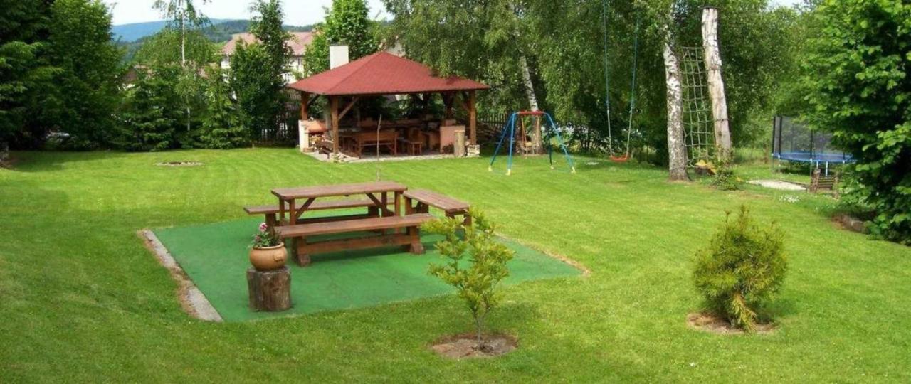 Apartmanovy Dum Obecna Skola Svetlik エクステリア 写真
