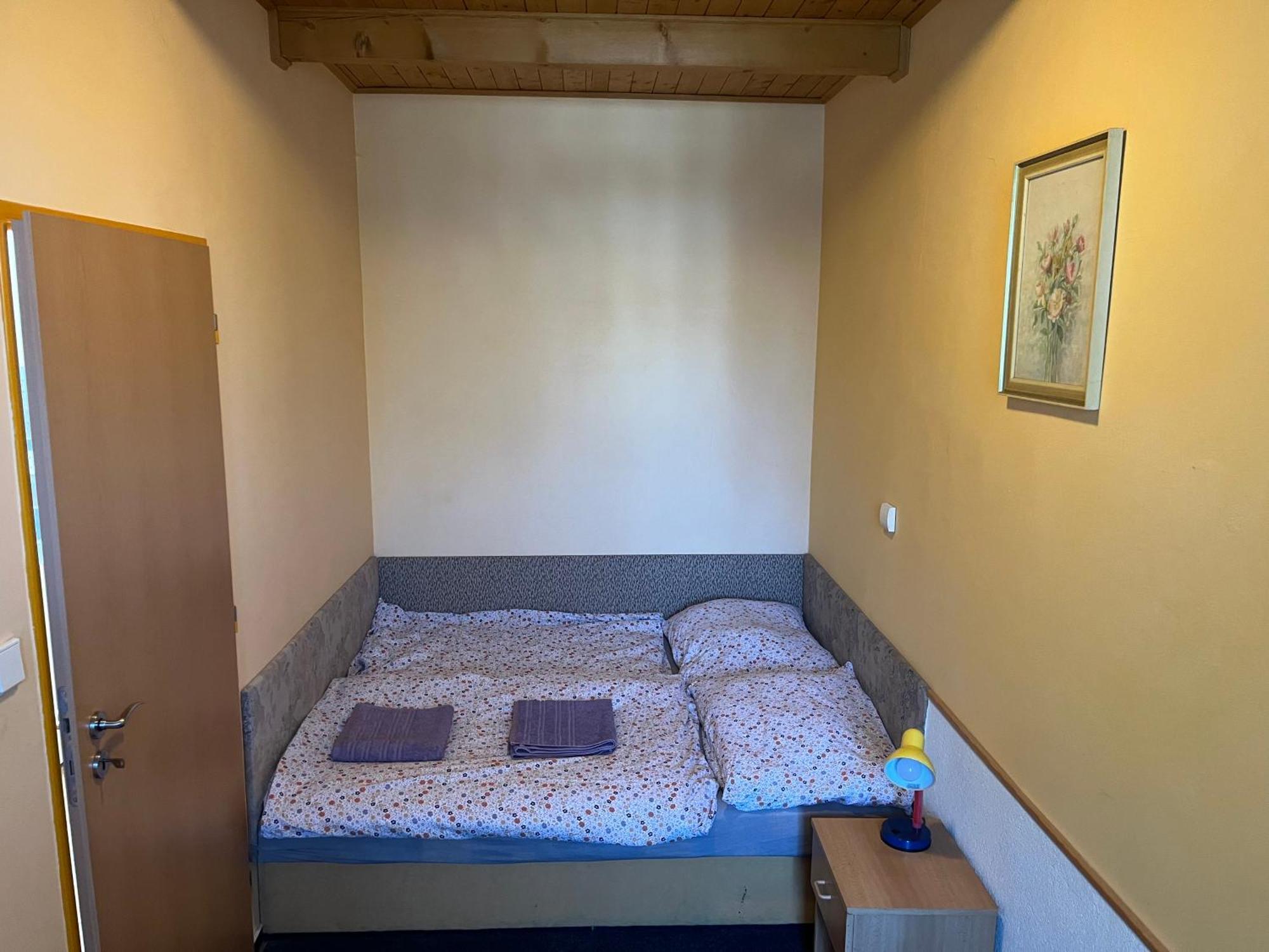 Apartmanovy Dum Obecna Skola Svetlik エクステリア 写真